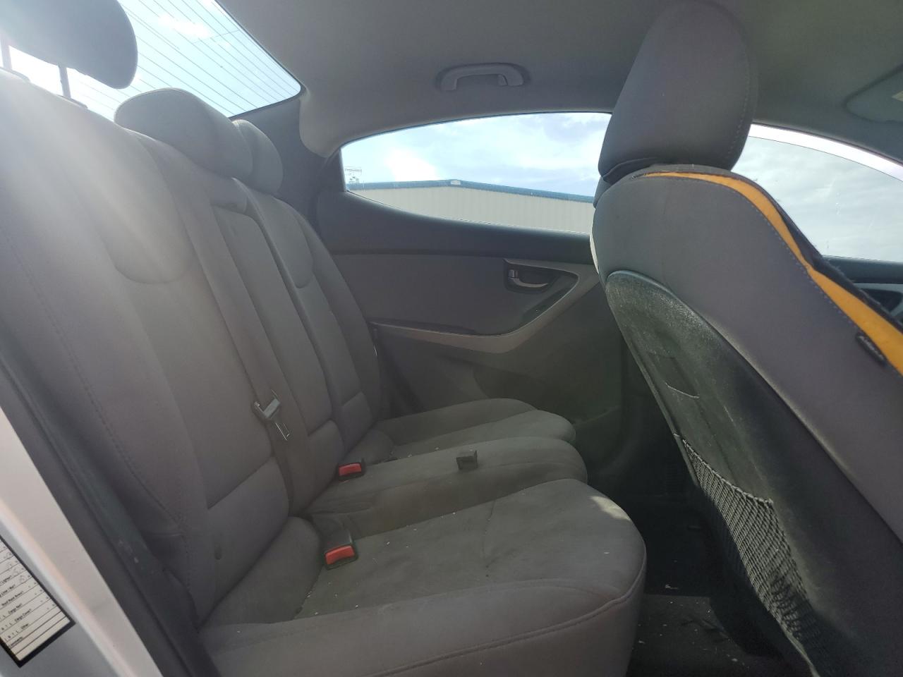 2015 Hyundai Elantra - Image 10