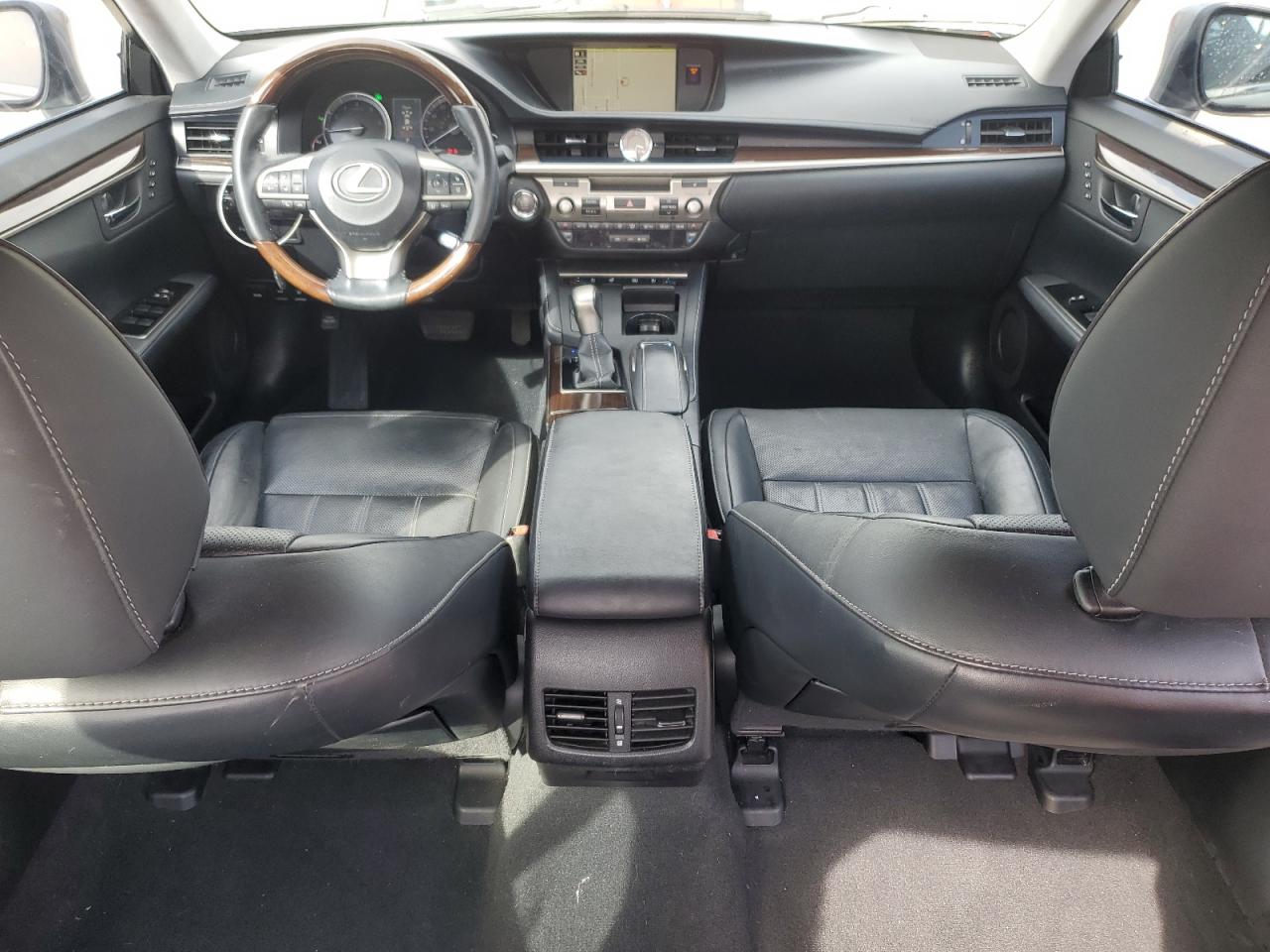 2017 Lexus ES - Image 8