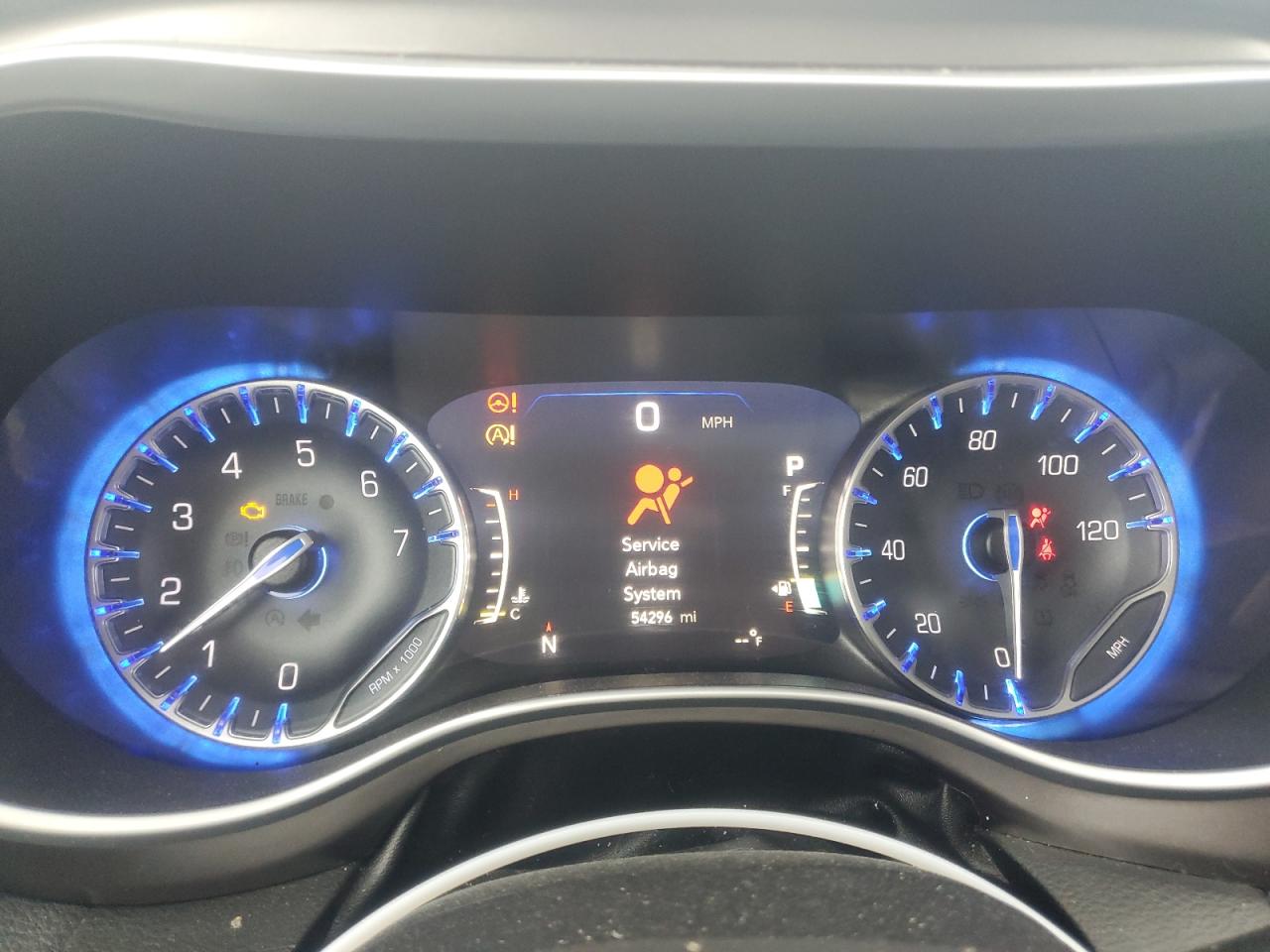 2018 Chrysler Pacifica - Image 9