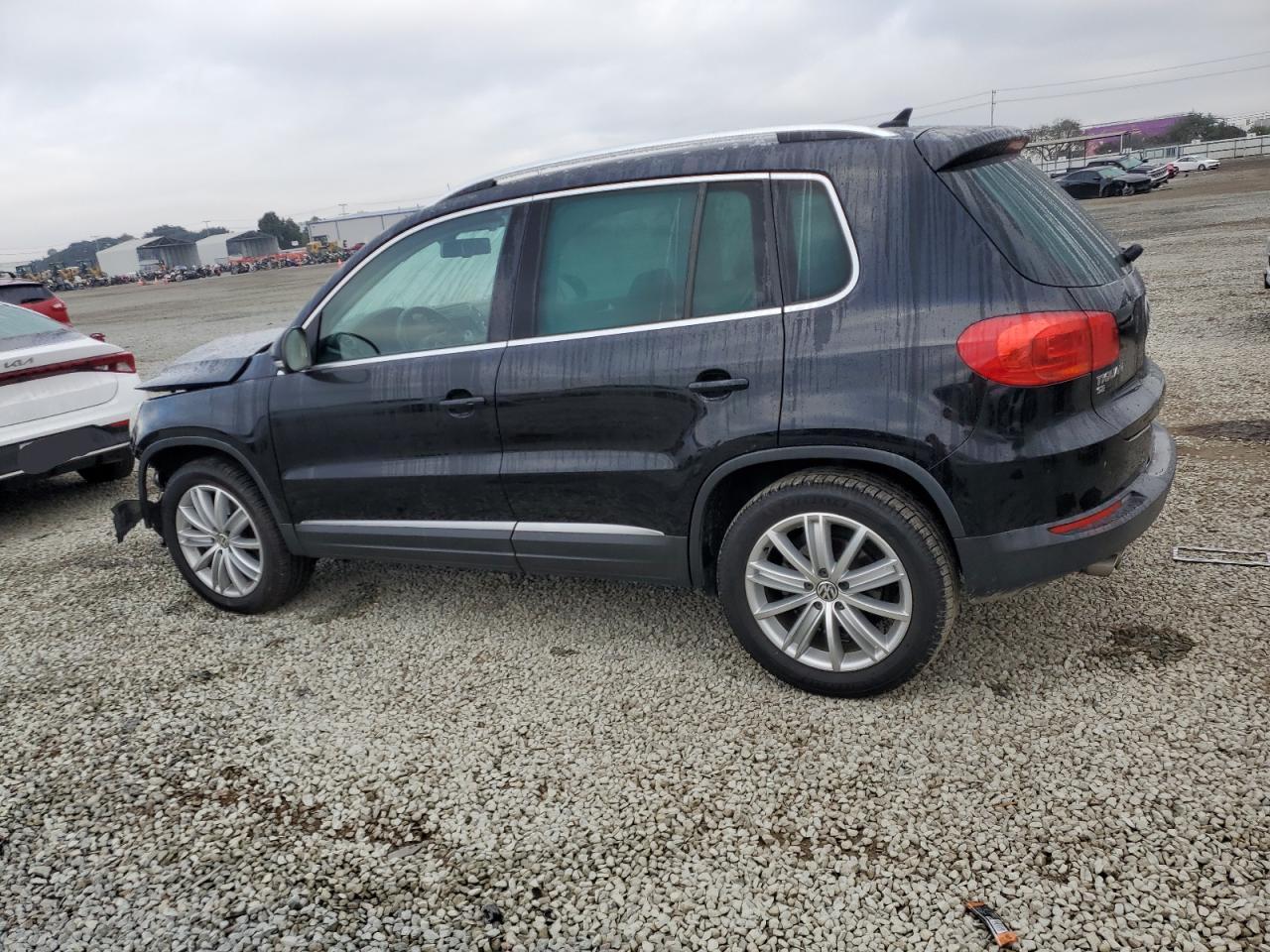 2016 Volkswagen Tiguan - Image 2