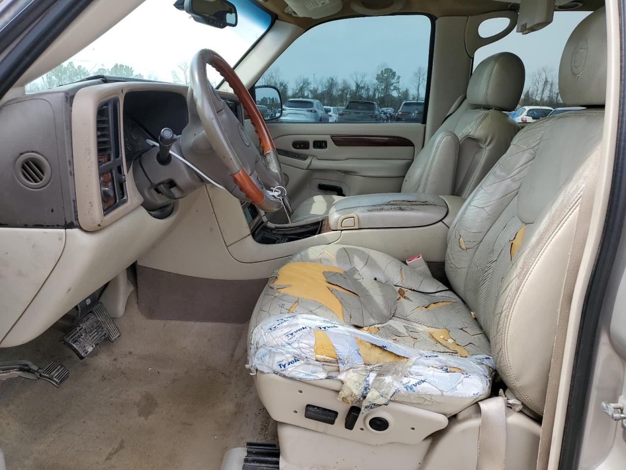 2004 Cadillac Escalade - Image 7