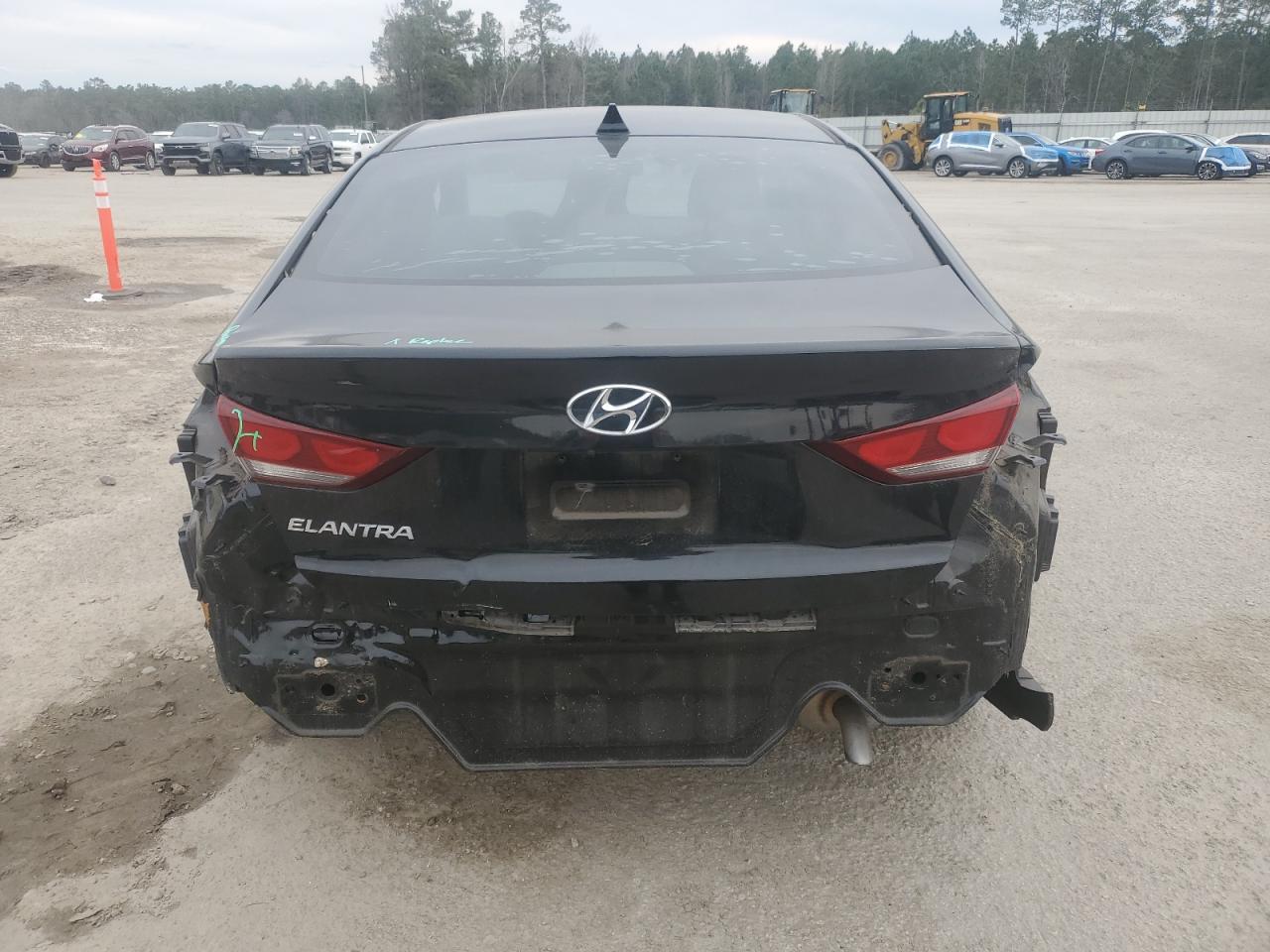 2017 Hyundai Elantra - Image 6