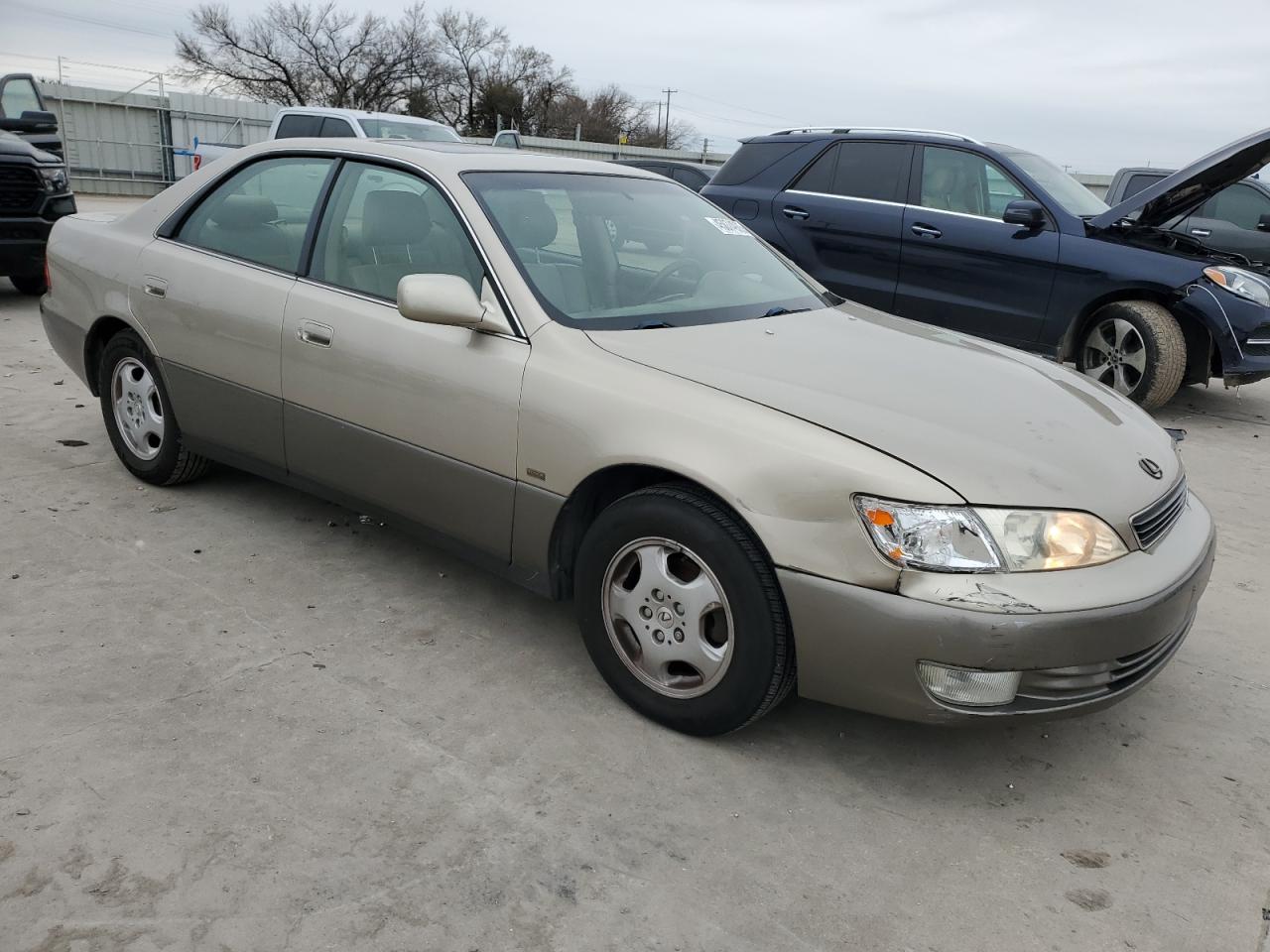 1999 Lexus ES - Image 4