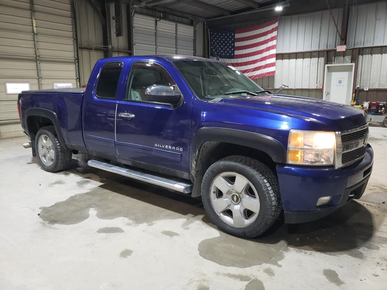 2010 Chevrolet Silverado - Image 4