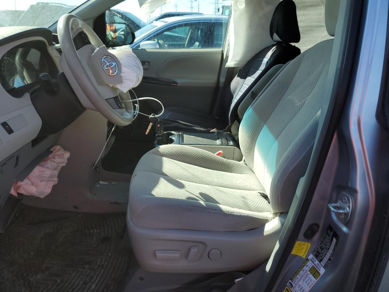 2013 Toyota Sienna - Image 7