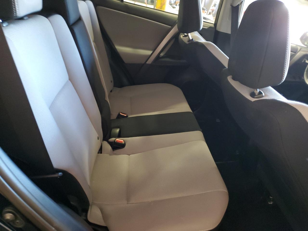 2016 Toyota RAV 4 - Image 11