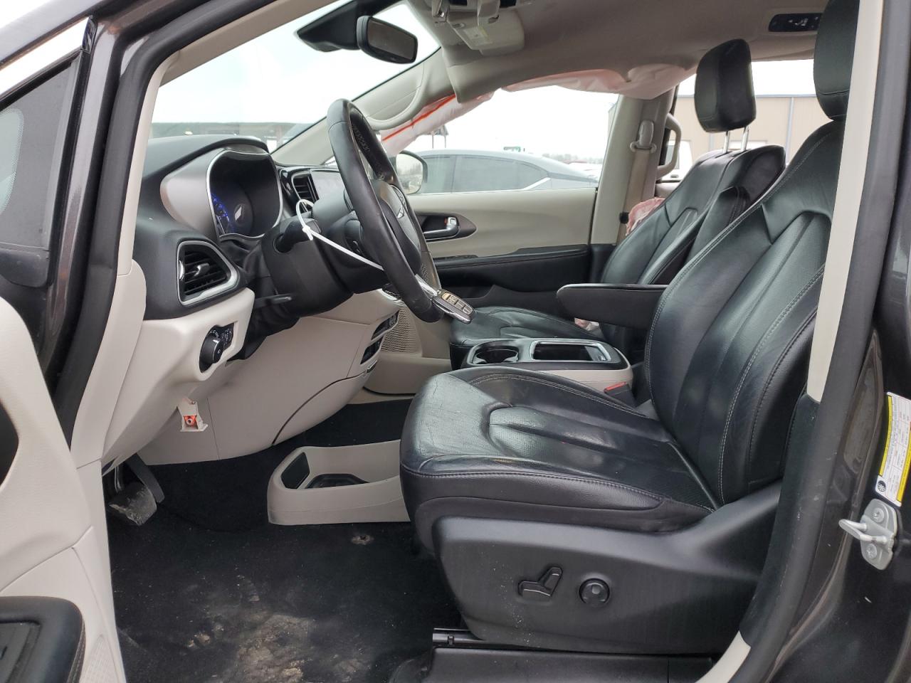 2022 Chrysler Pacifica - Image 7