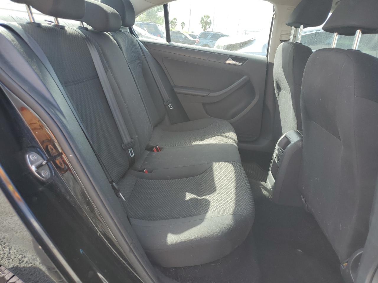 2014 Volkswagen Jetta - Image 11