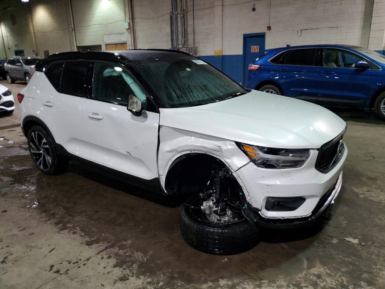 2021 Volvo XC40 - Image 4
