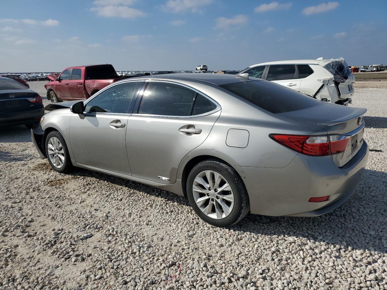 2015 Lexus ES - Image 2