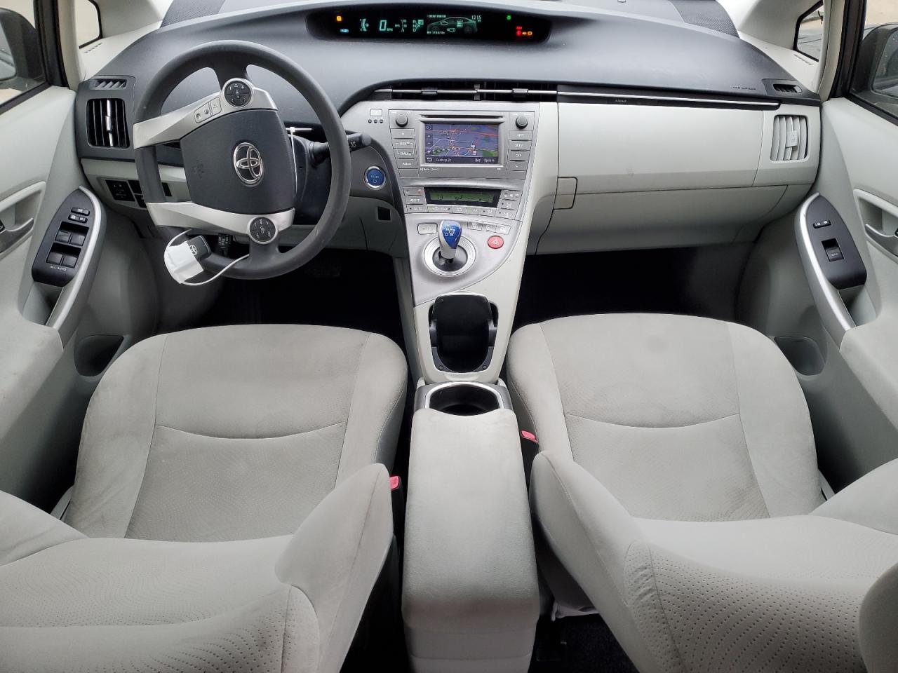 2013 Toyota Prius - Image 8