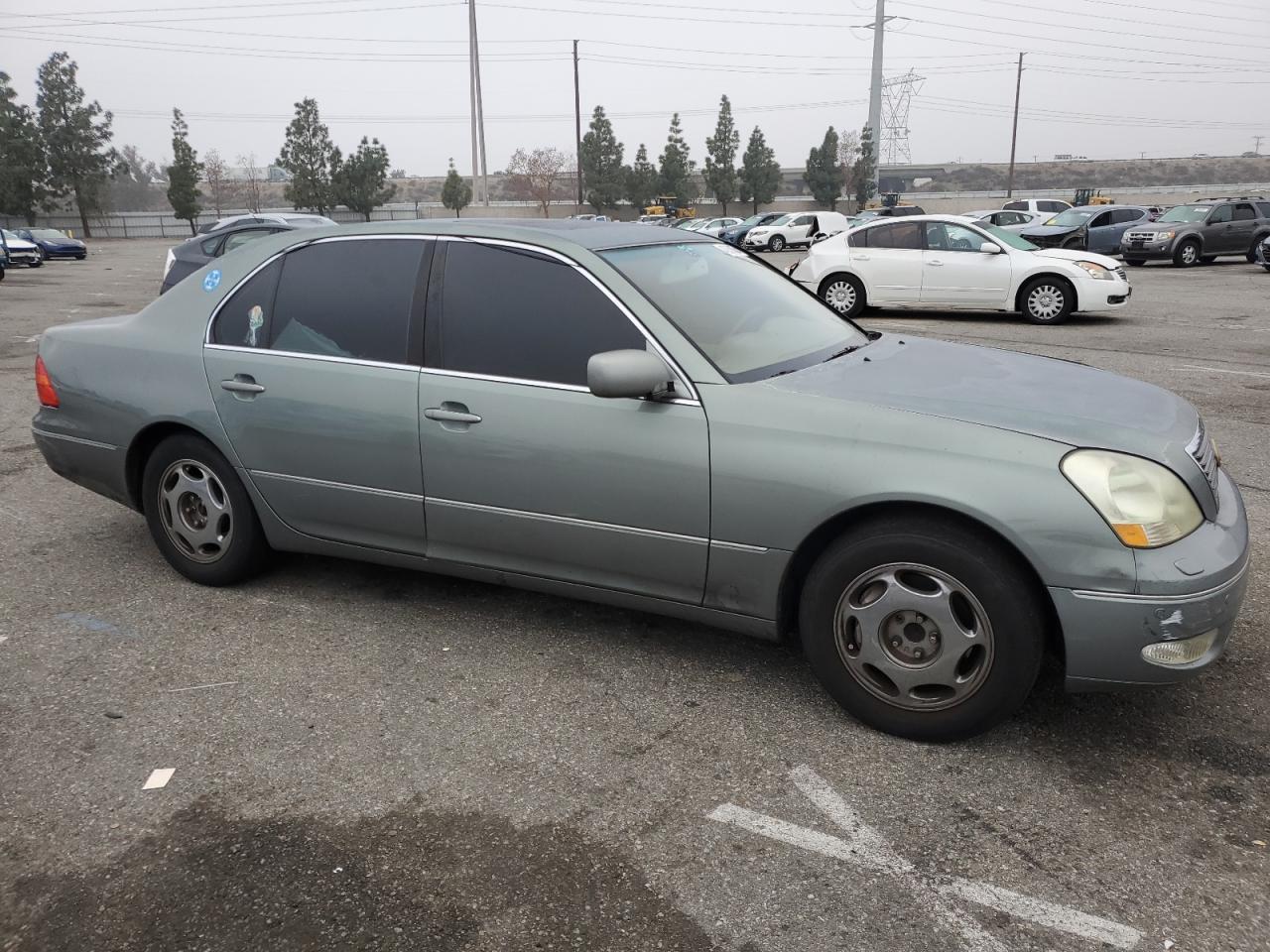 2001 Lexus LS - Image 4