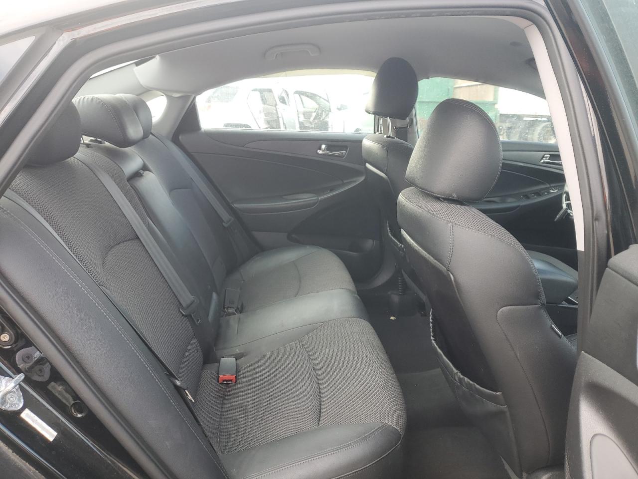 2011 Hyundai Sonata - Image 10