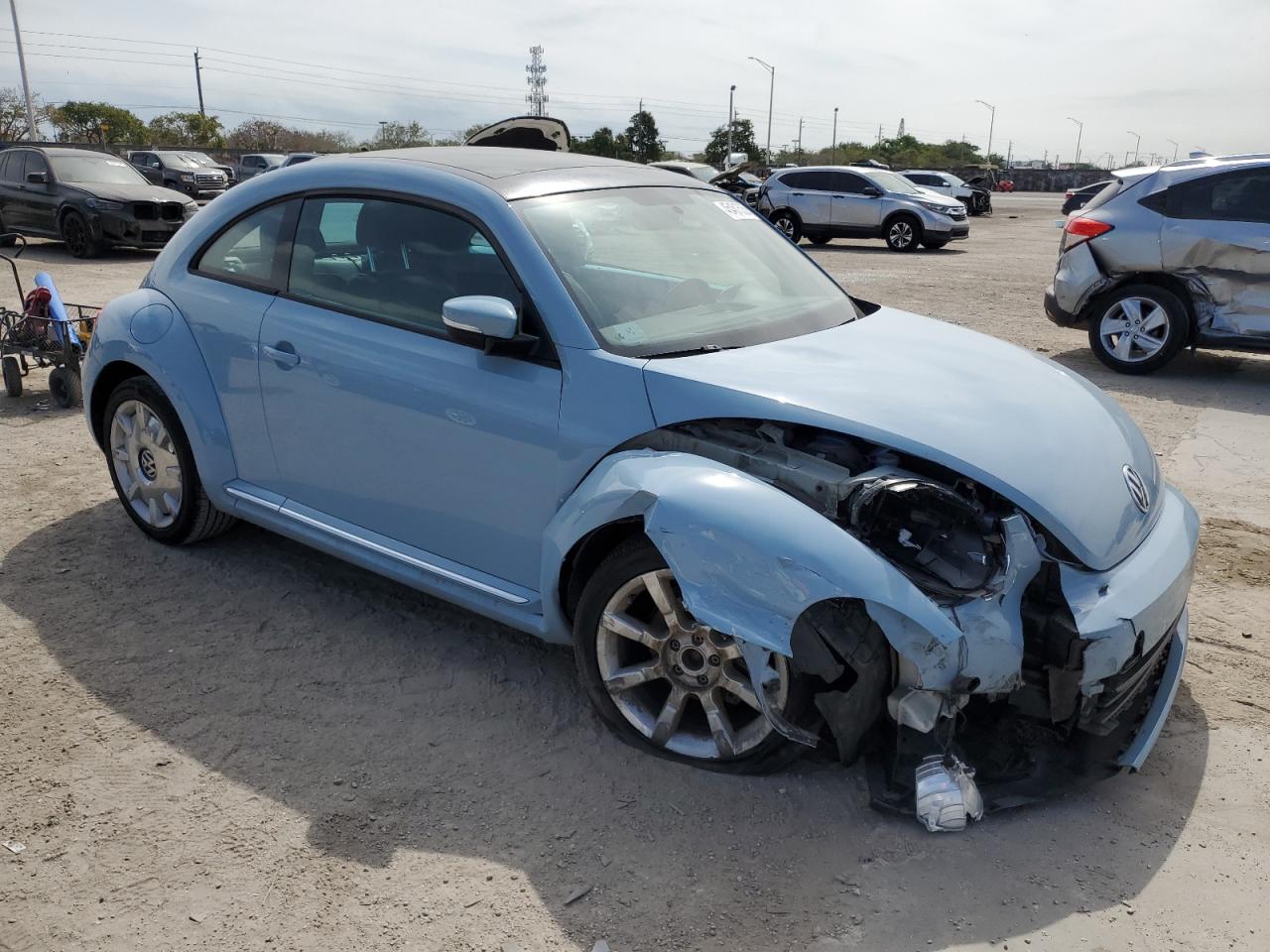 2013 Volkswagen Beetle - Image 4