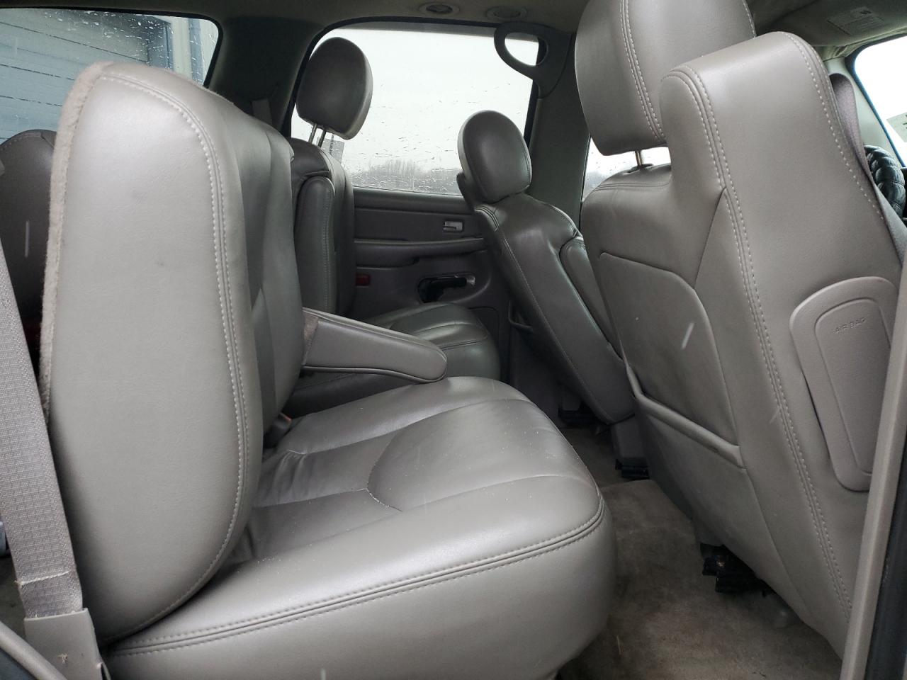 2005 Chevrolet Tahoe - Image 11