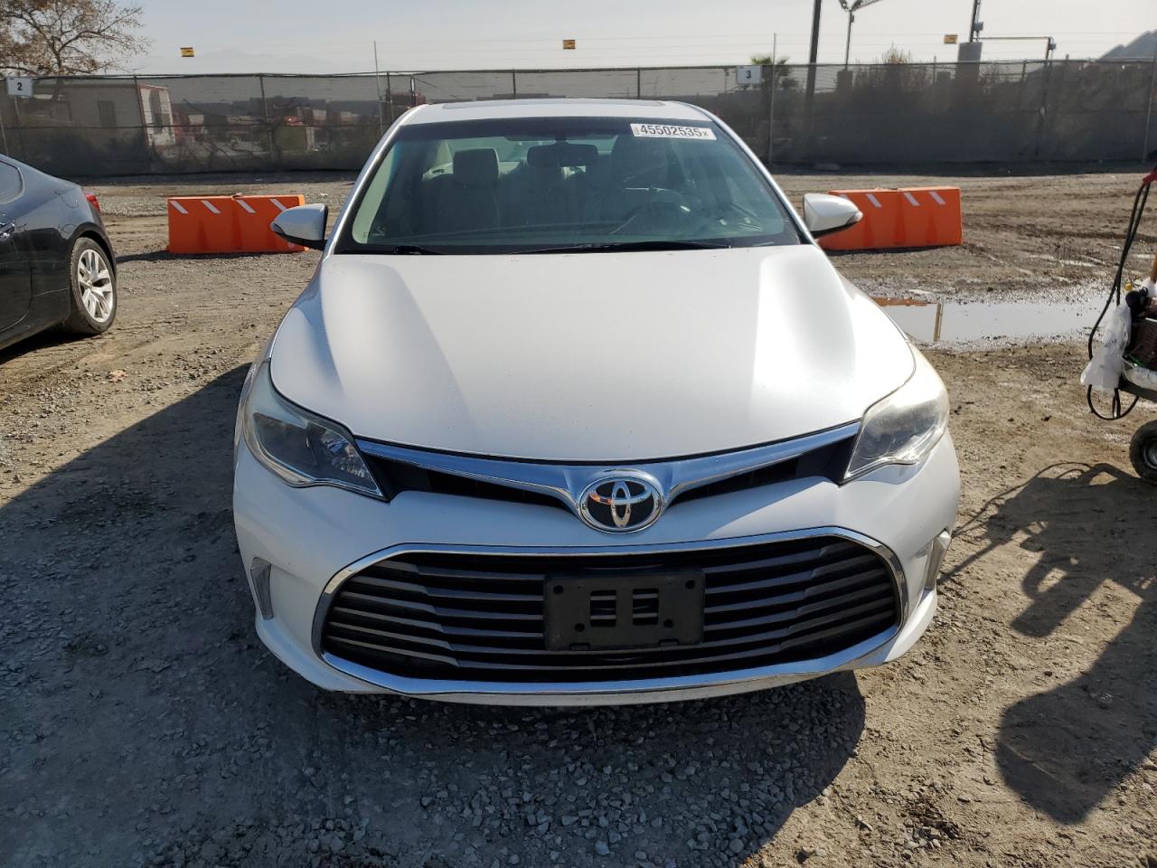 2016 Toyota Avalon - Image 5