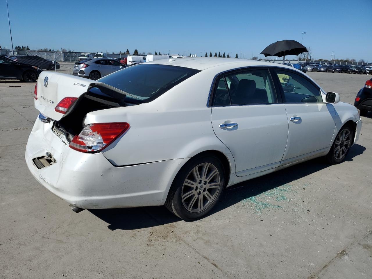 2010 Toyota Avalon - Image 3