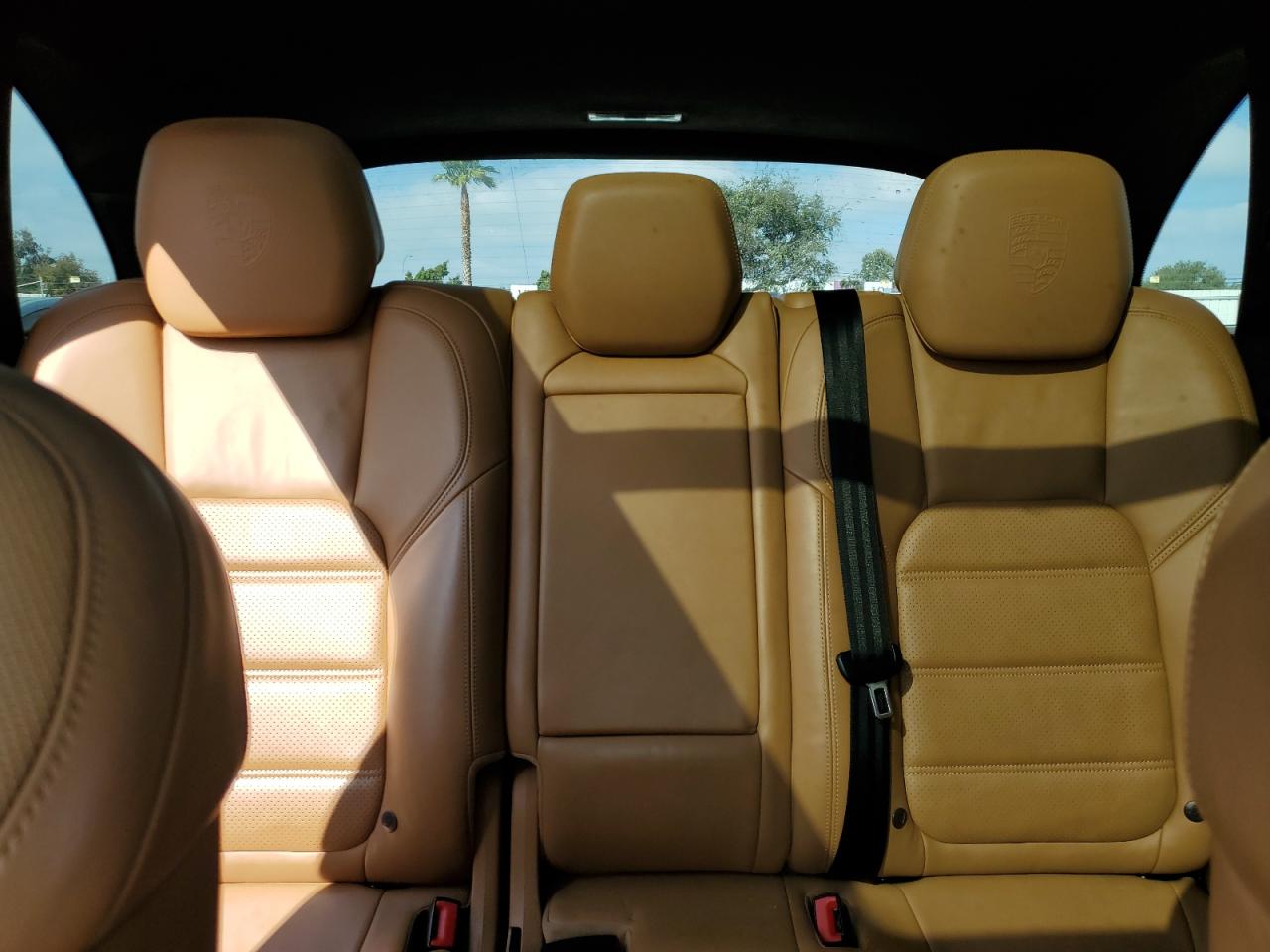 2015 Porsche Cayenne - Image 10