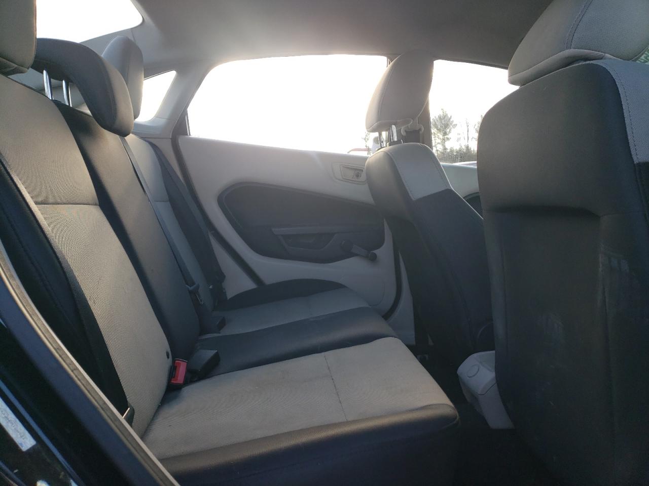 2013 Ford Fiesta - Image 10