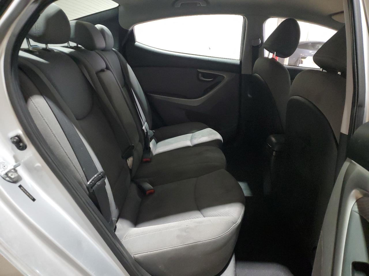 2013 Hyundai Elantra - Image 10