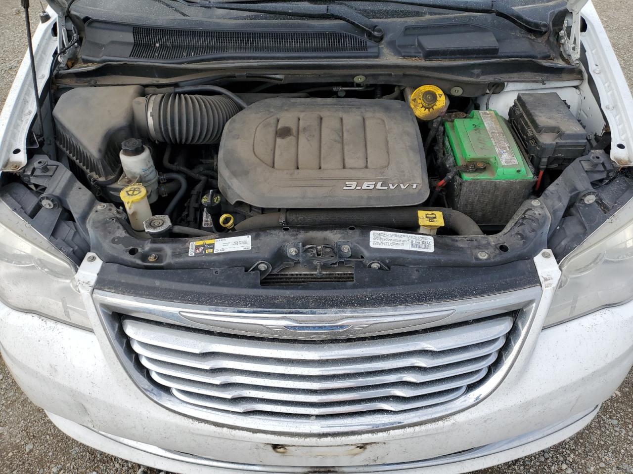 2014 Chrysler Town & Country - Image 12