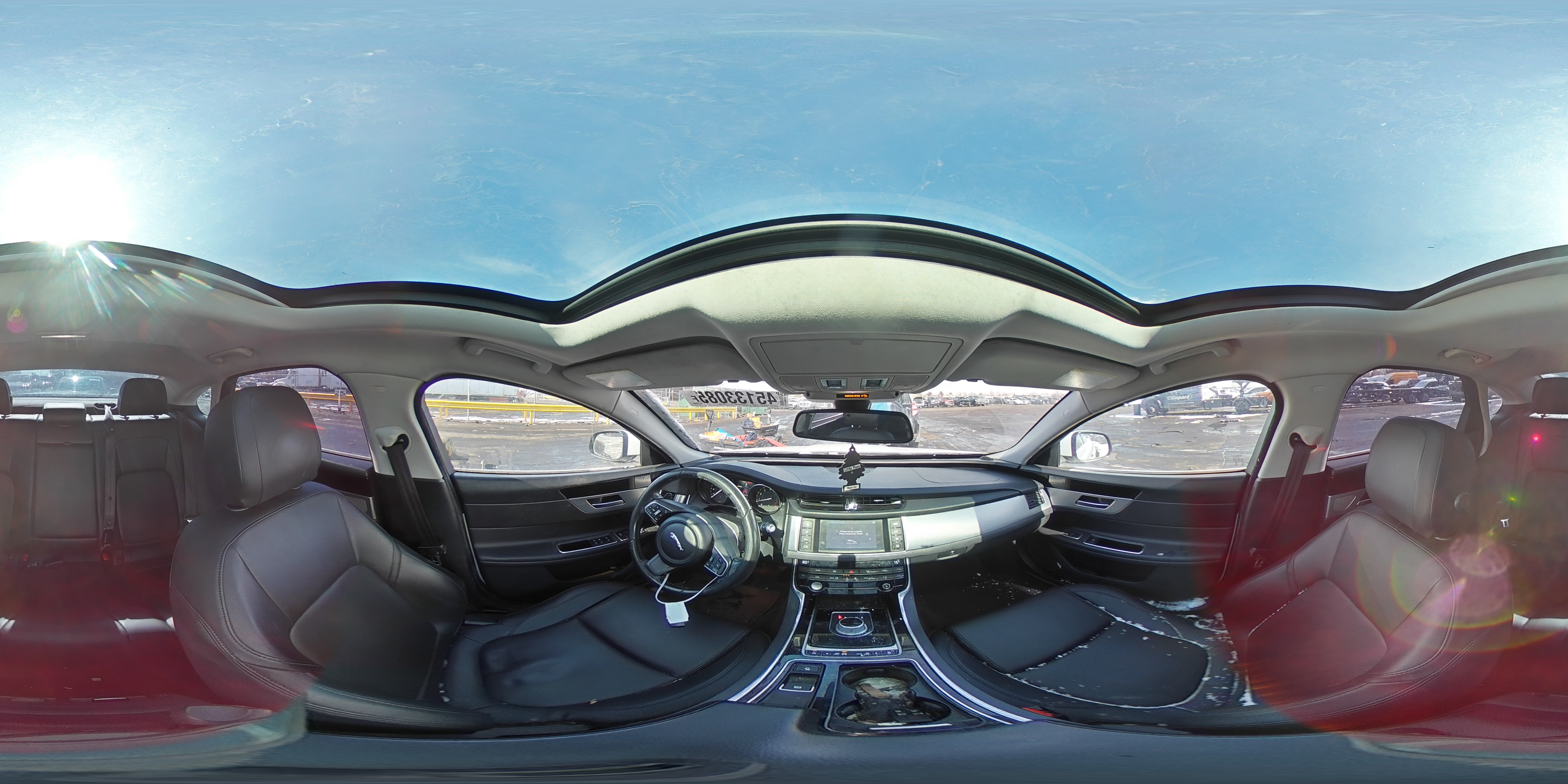 2016 Jaguar XF - Image 12