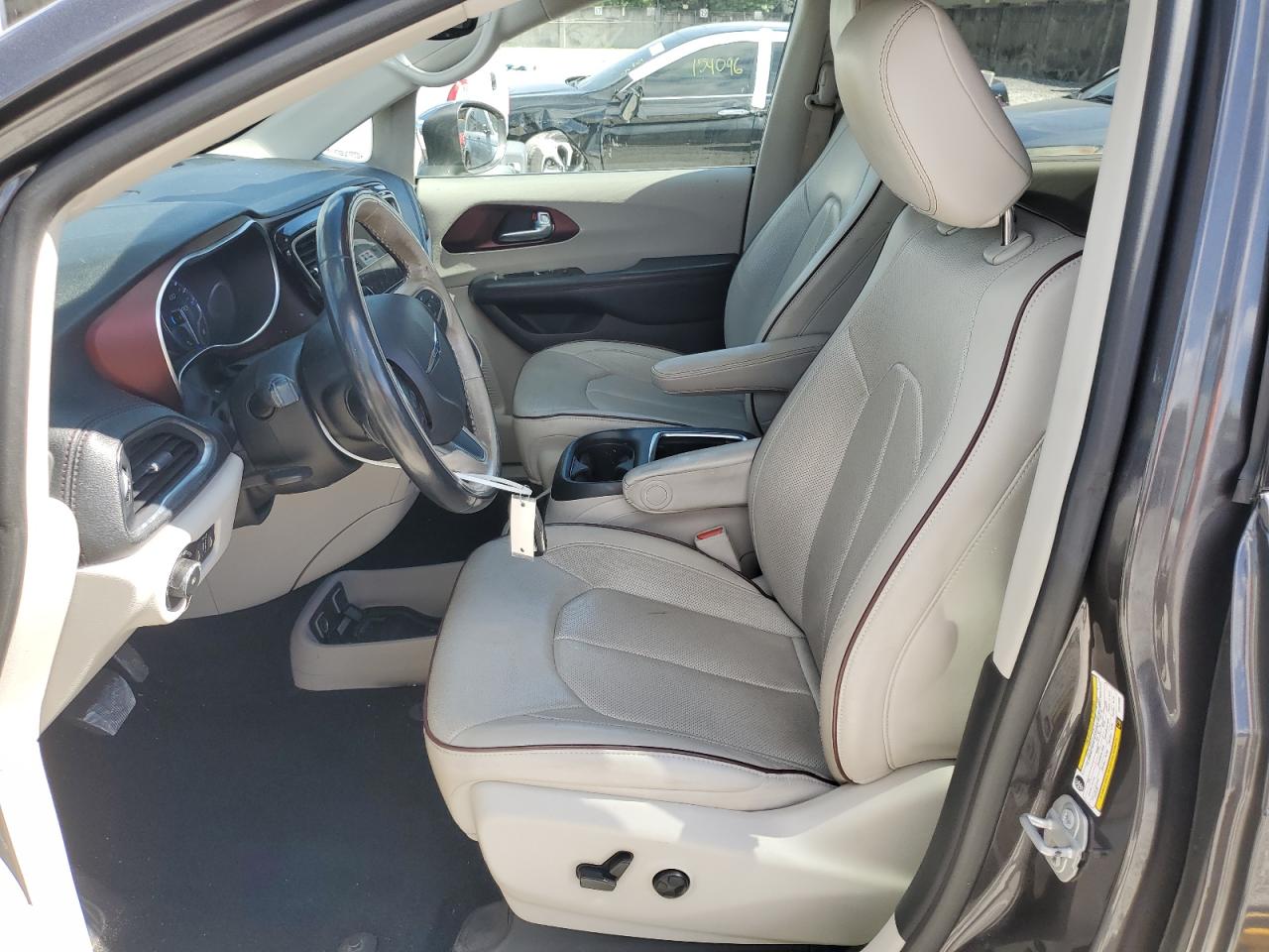 2020 Chrysler Pacifica - Image 7