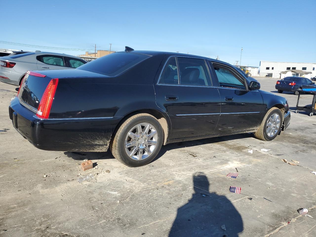 2011 Cadillac DTS - Image 3