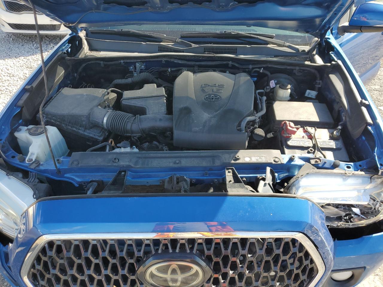 2018 Toyota Tacoma - Image 11