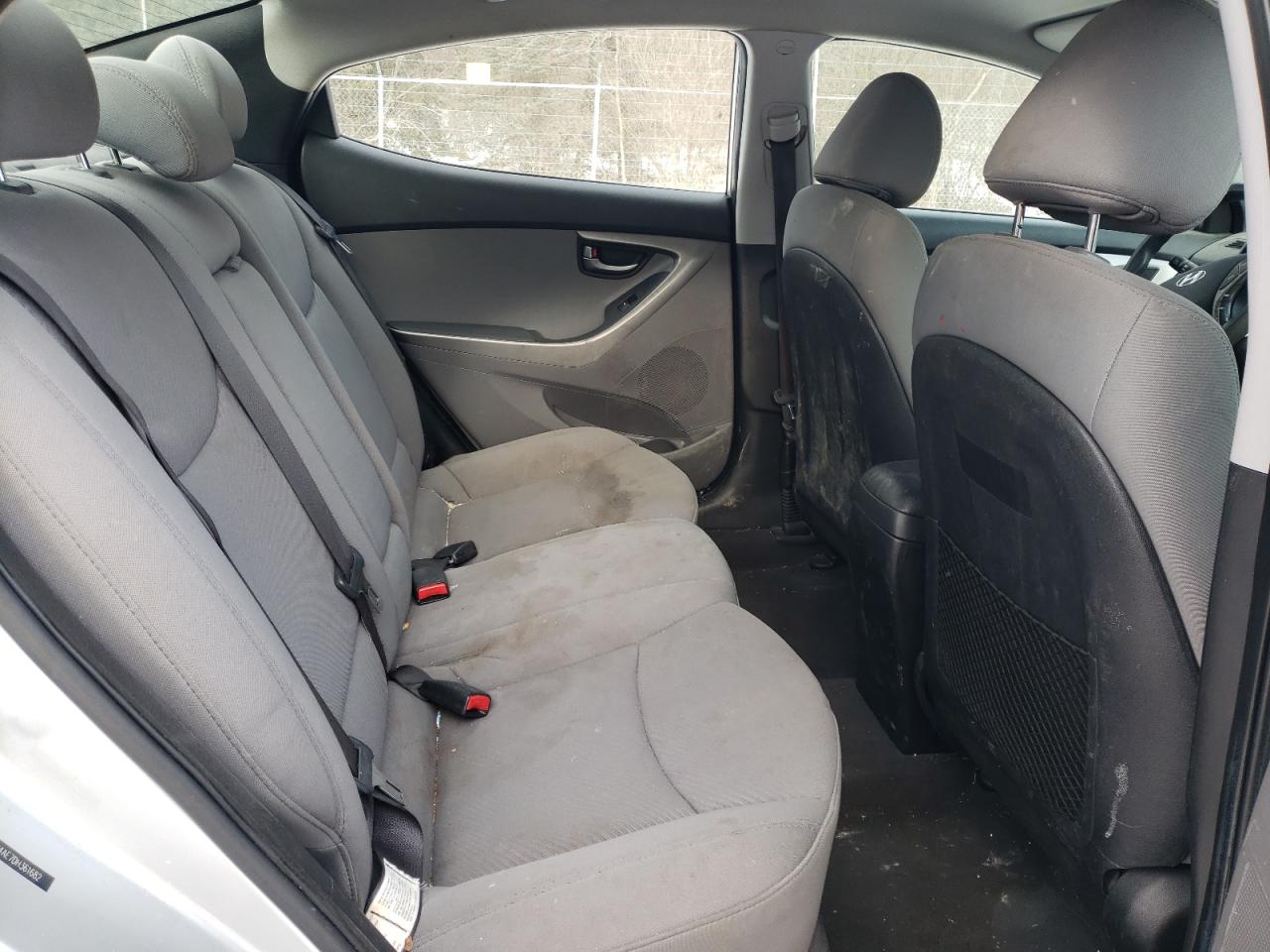 2013 Hyundai Elantra - Image 10