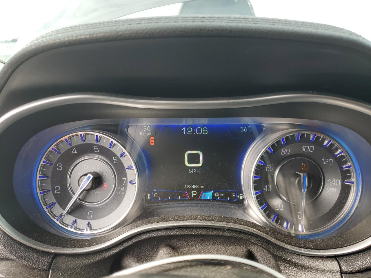 2016 Chrysler 300 - Image 9