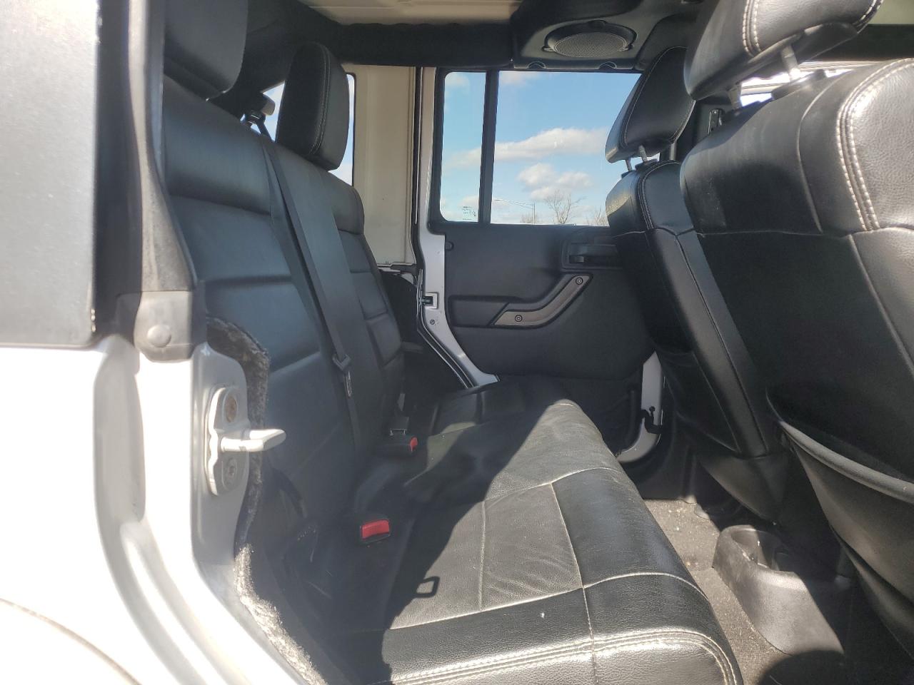 2012 Jeep Wrangler - Image 11