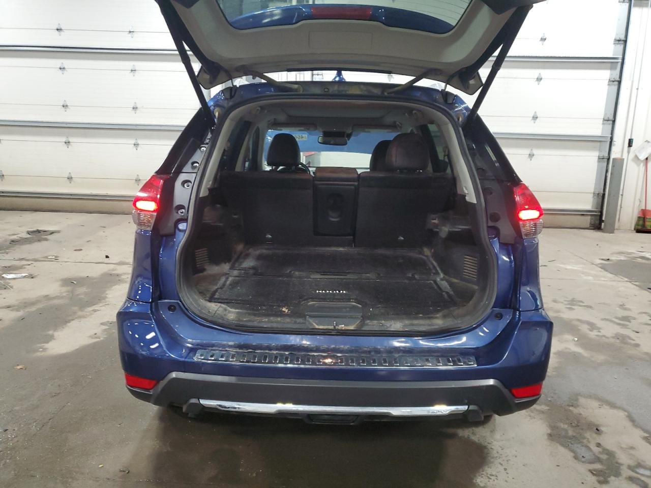 2017 Nissan Rogue - Image 6