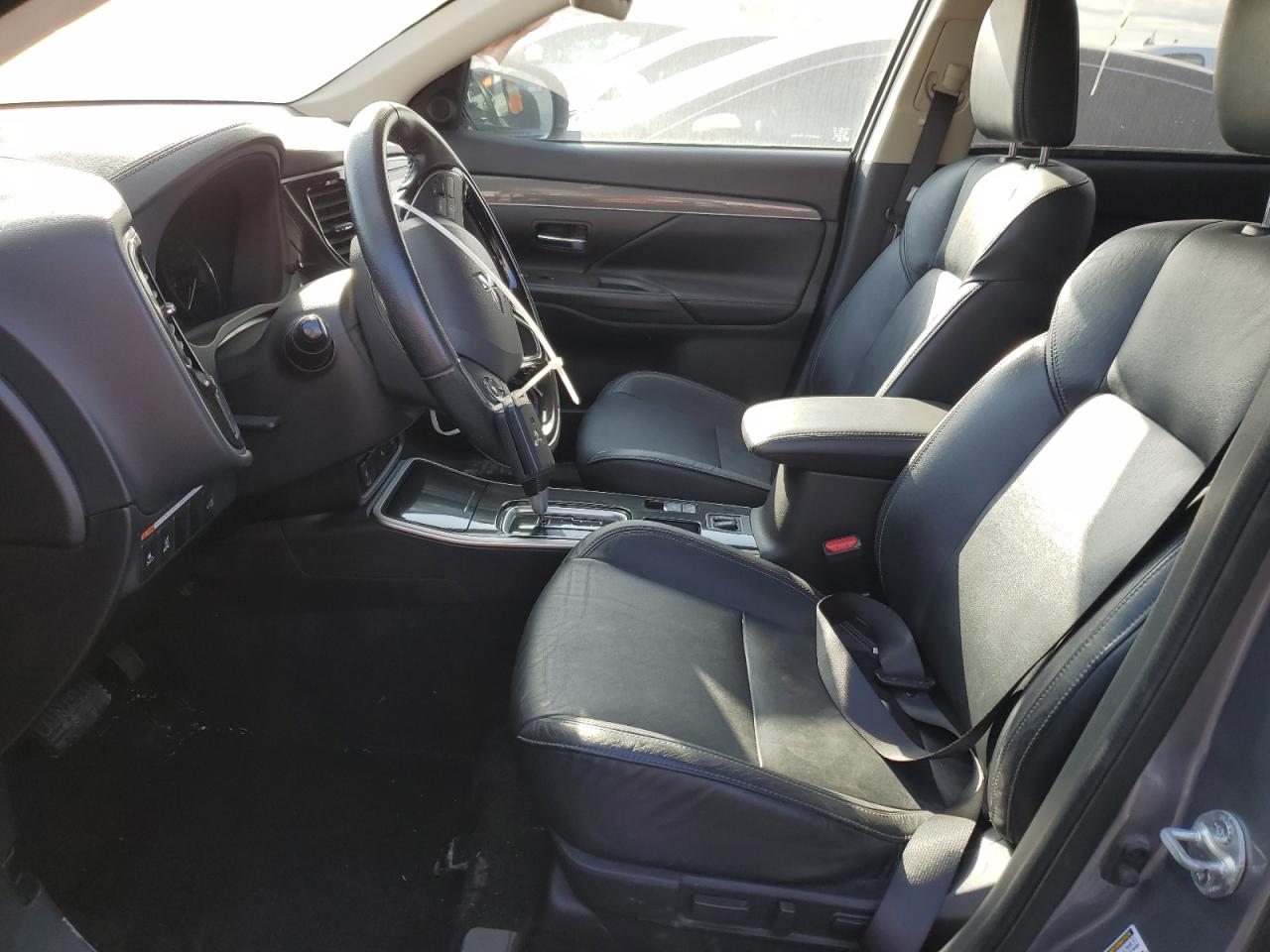 2020 Mitsubishi Outlander - Image 7