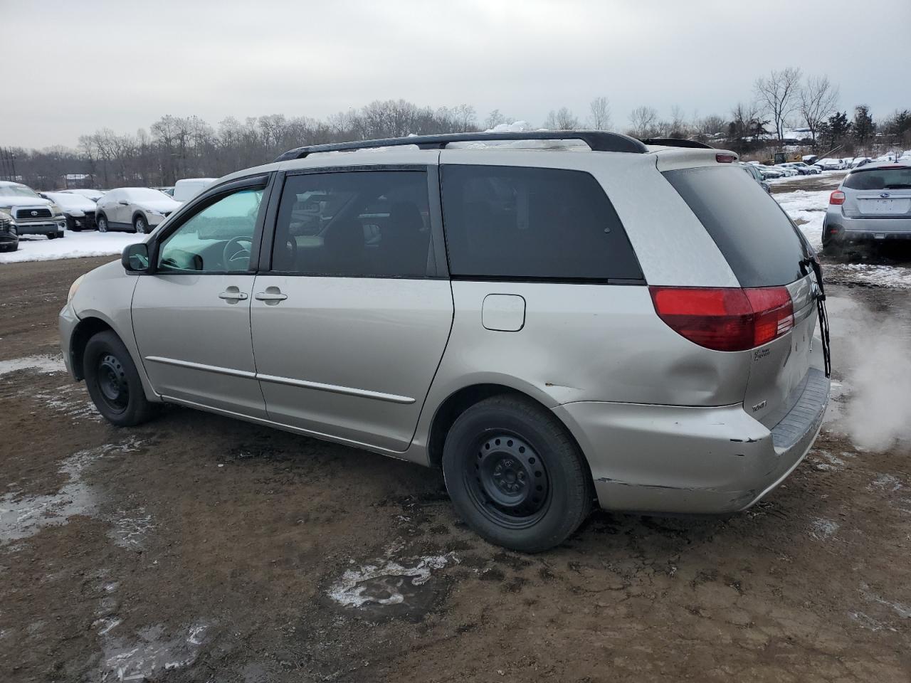 2004 Toyota Sienna - Image 2