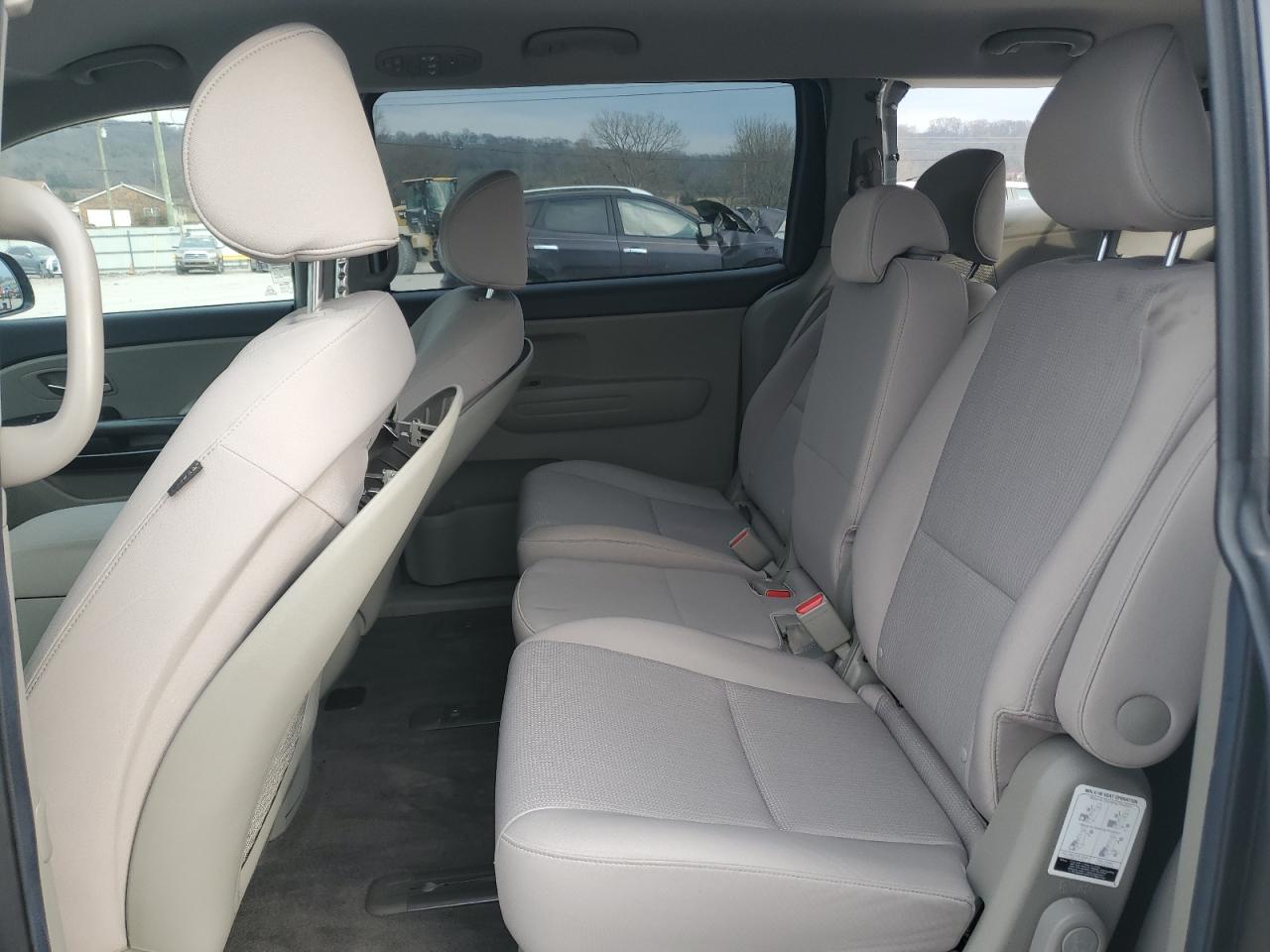 2021 Kia Sedona - Image 12