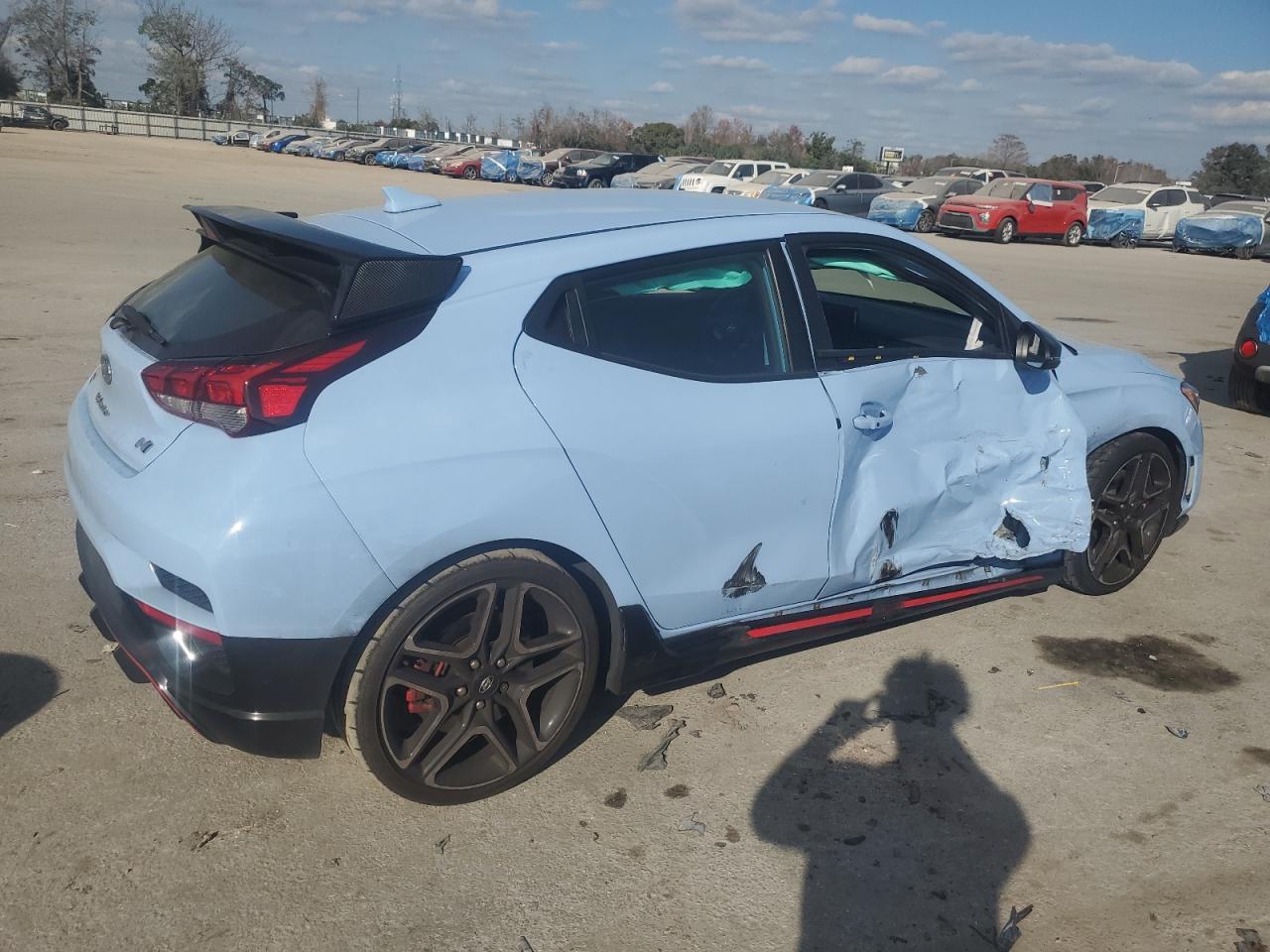 2022 Hyundai Veloster - Image 3