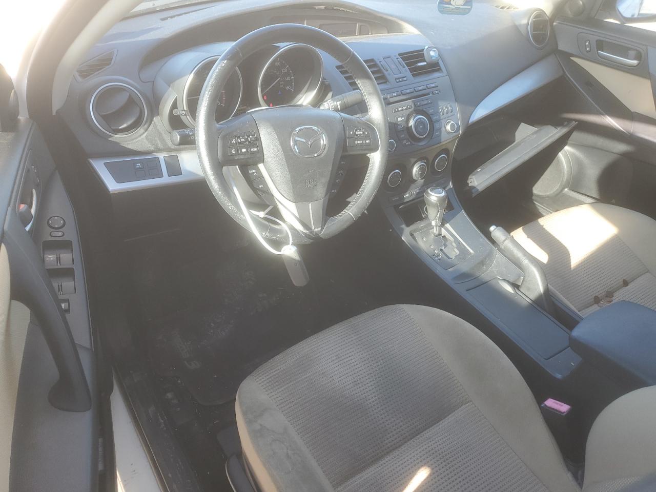 2013 Mazda 3 - Image 8