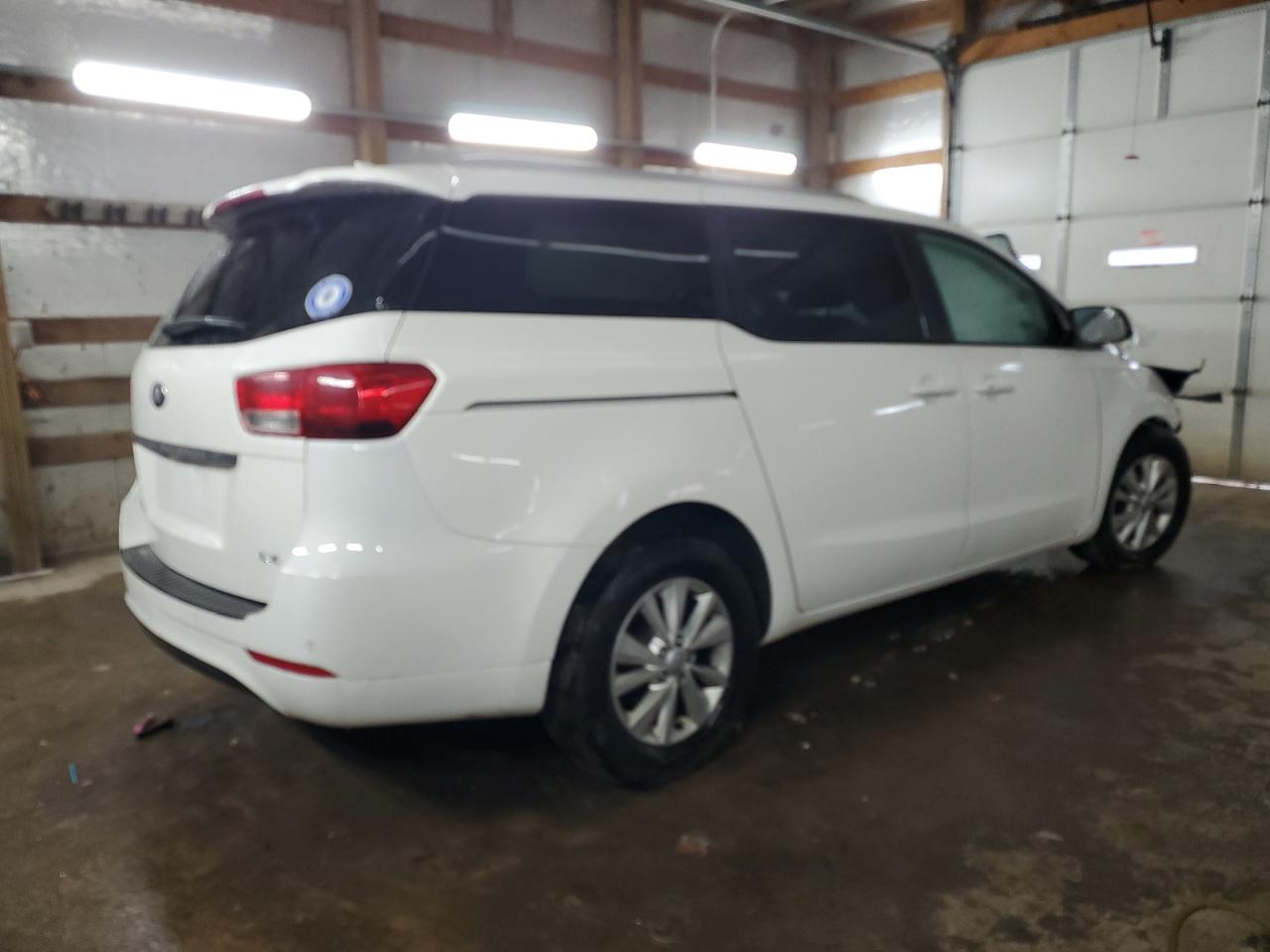 2017 Kia Sedona - Image 3
