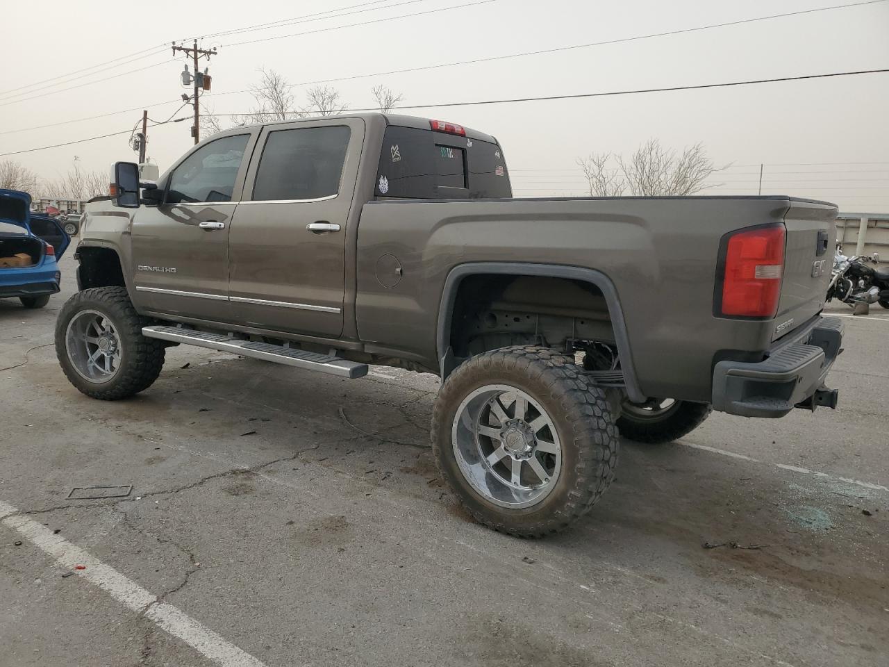 2015 GMC Sierra - Image 2