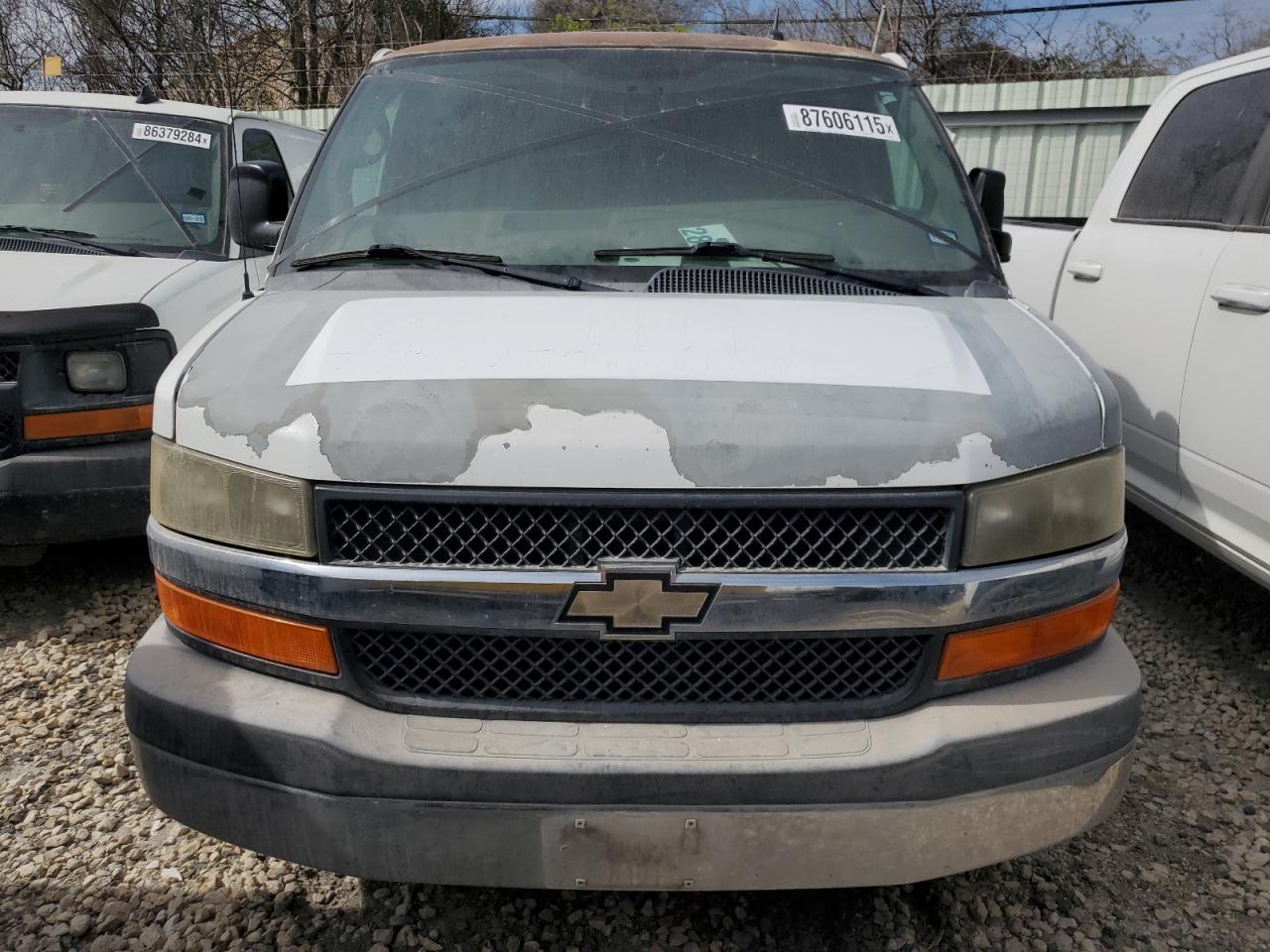 2012 Chevrolet Express - Image 5