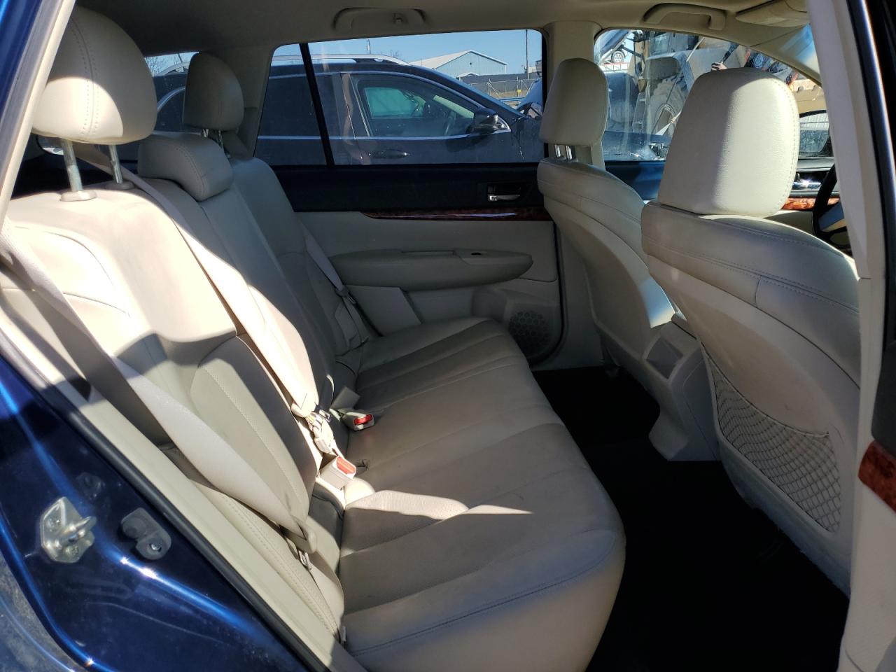 2010 Subaru Outback - Image 11