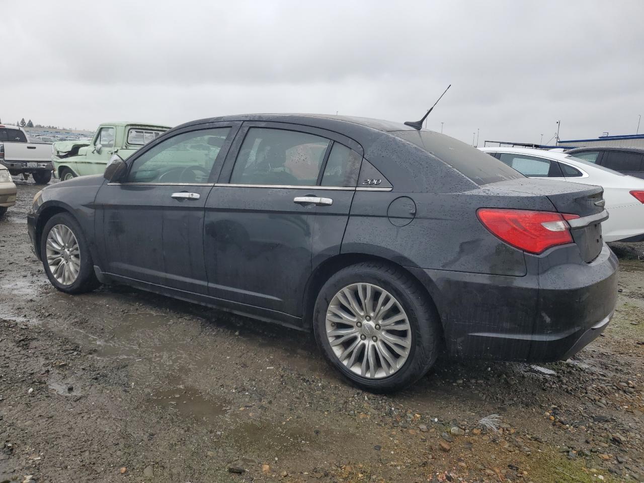 2011 Chrysler 200 - Image 2