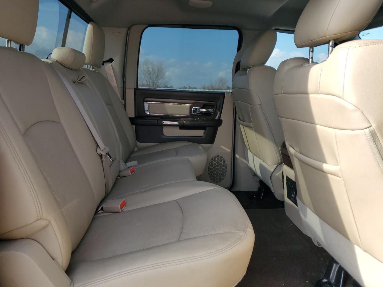 2015 RAM 1500 - Image 10