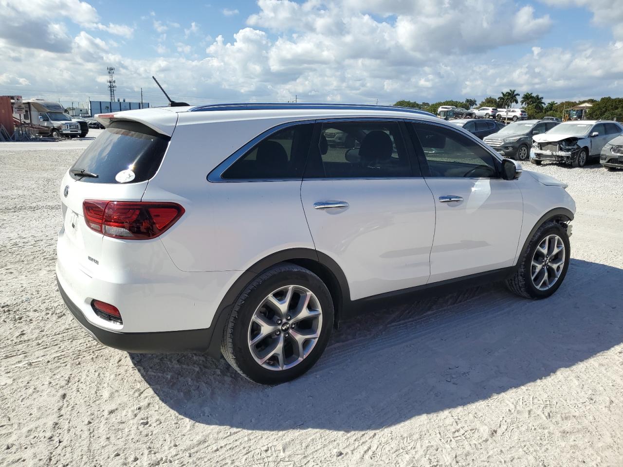 2019 Kia Sorento - Image 3