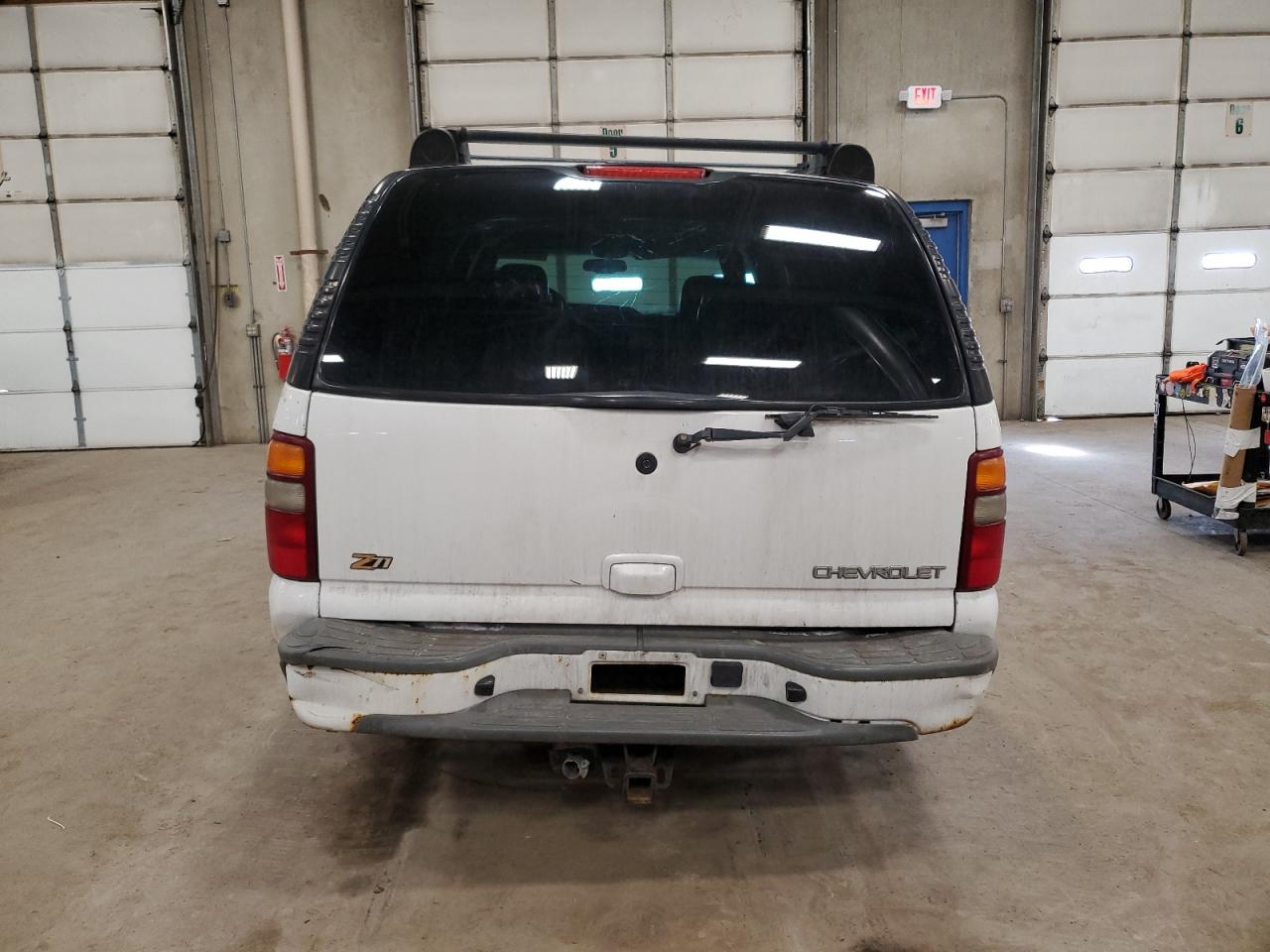 2003 Chevrolet Suburban - Image 6