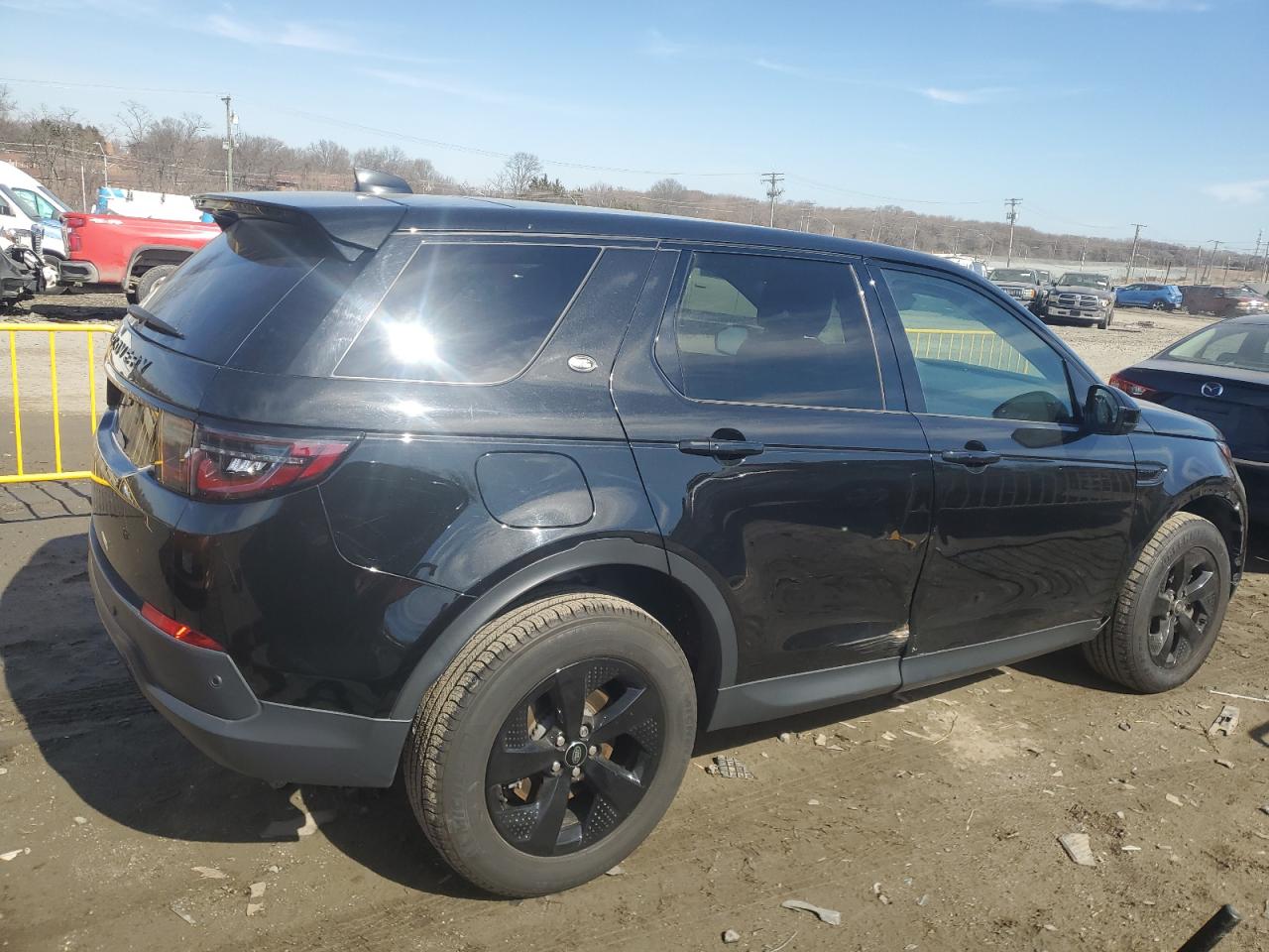 2023 Land Rover Discovery - Image 3