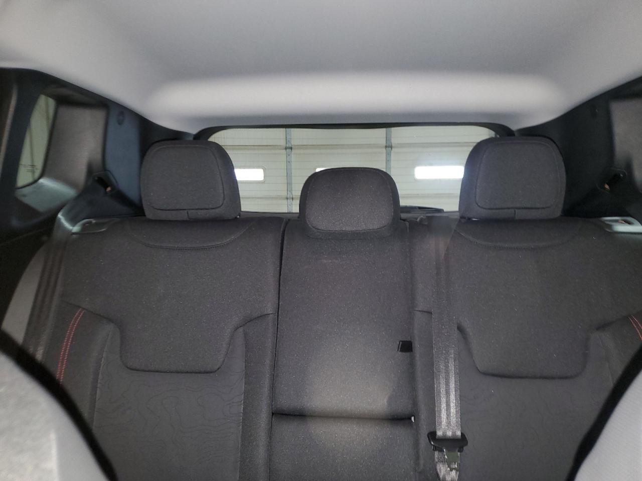 2017 Jeep Renegade - Image 10