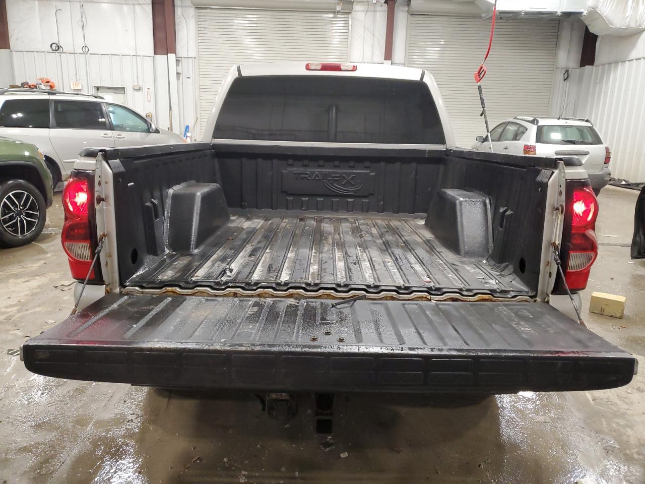 2005 GMC Sierra - Image 6