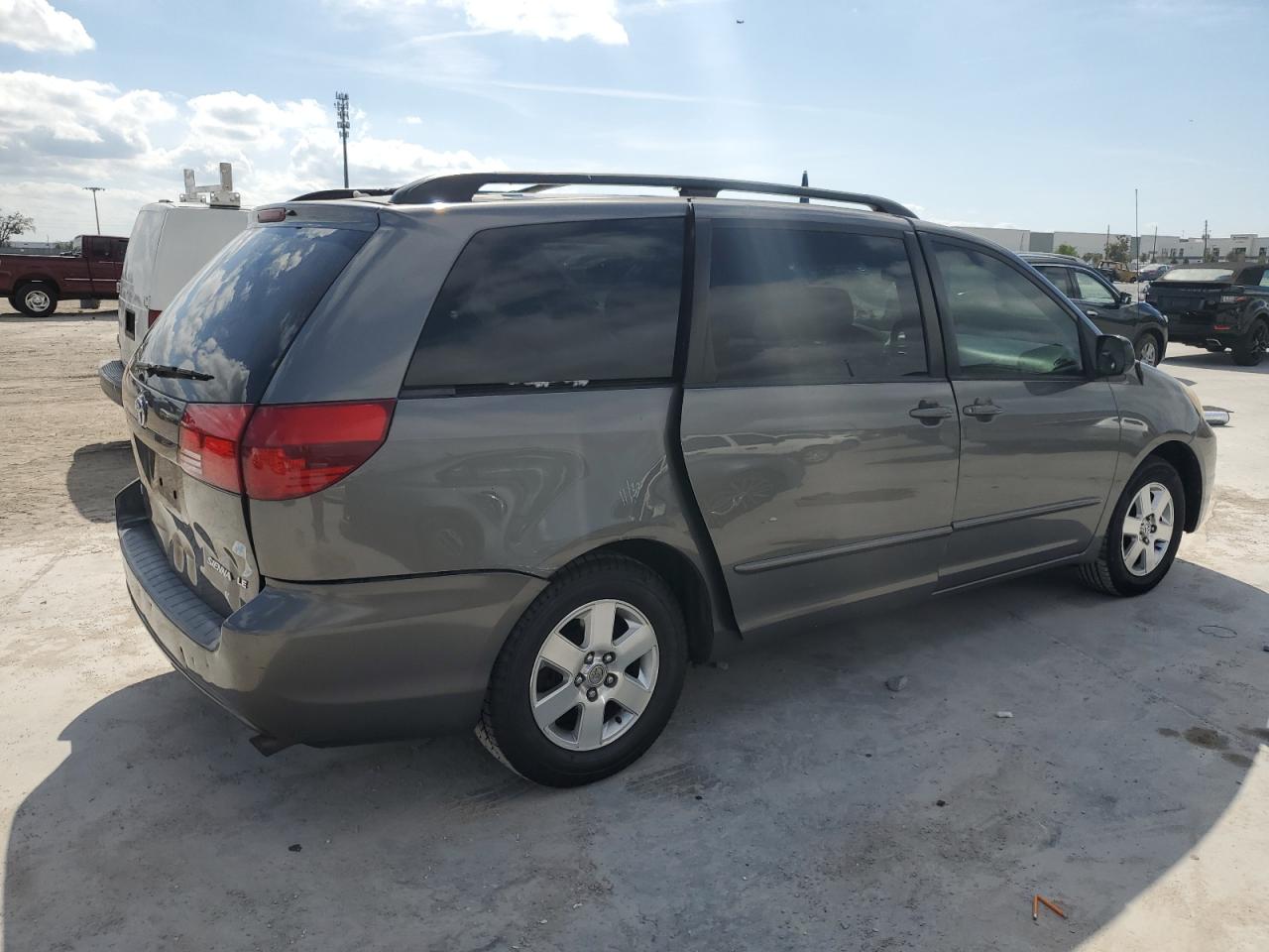 2005 Toyota Sienna - Image 3